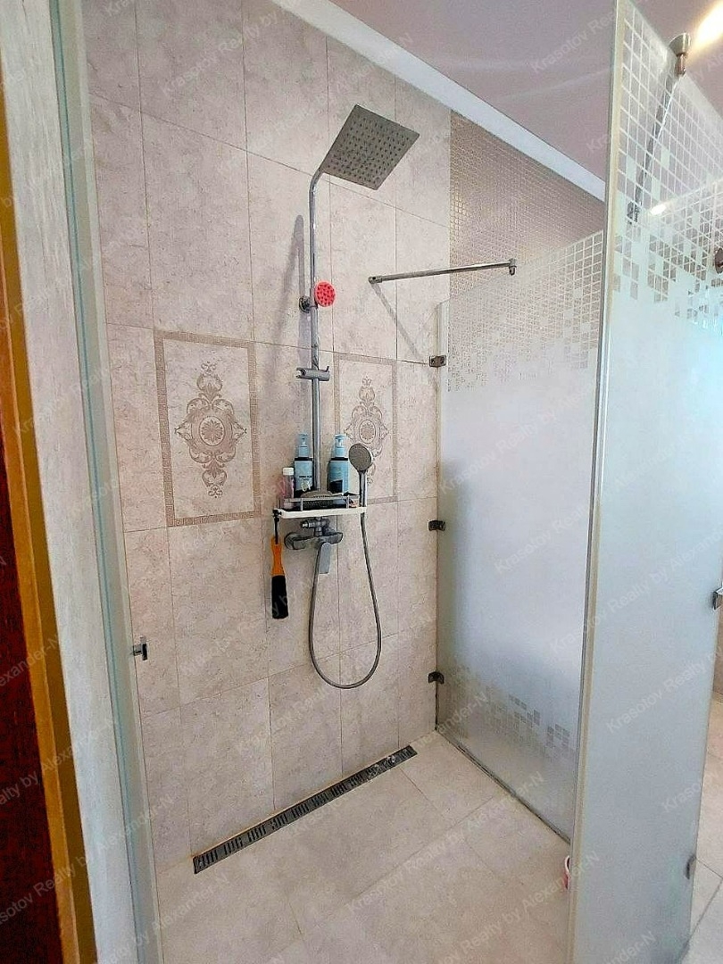 продажа многокомнатной квартиры номер A-174795 в Приморском районе, фото номер 32